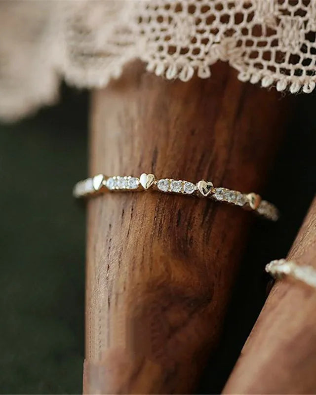 Love - Eleganter, feiner Ring mit Herzen