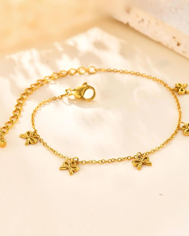 Goldfarbenes Armband mit Schleifen