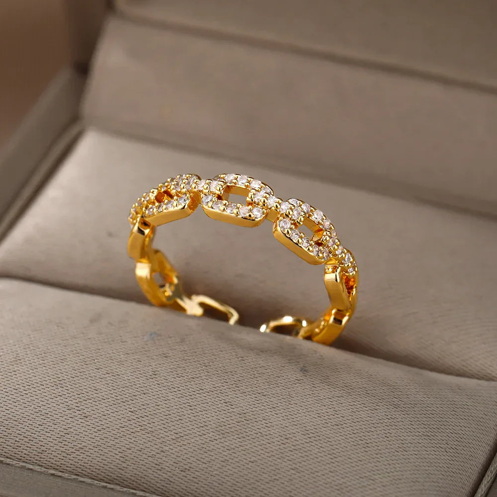 Eleganter Ring mit modernem Stein-Muster