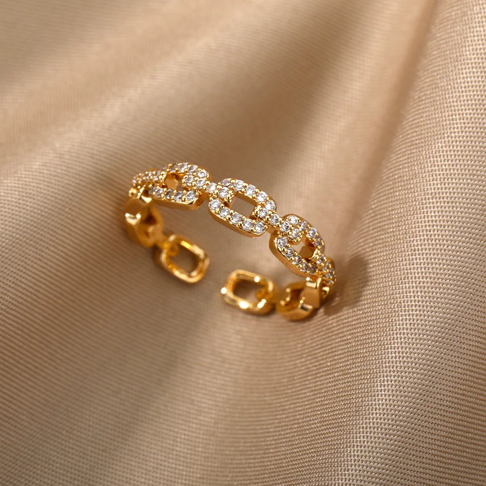 Eleganter Ring mit modernem Stein-Muster