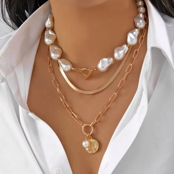 Elegante Halsketten mit Anhängern in Gold, zeitlos und elegant