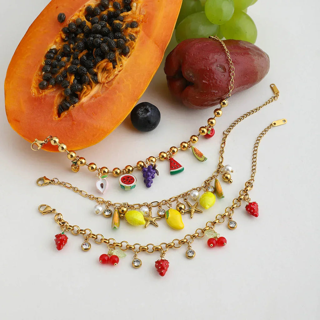 Elegantes Armband mit verschiedenen Frucht - Anhängern