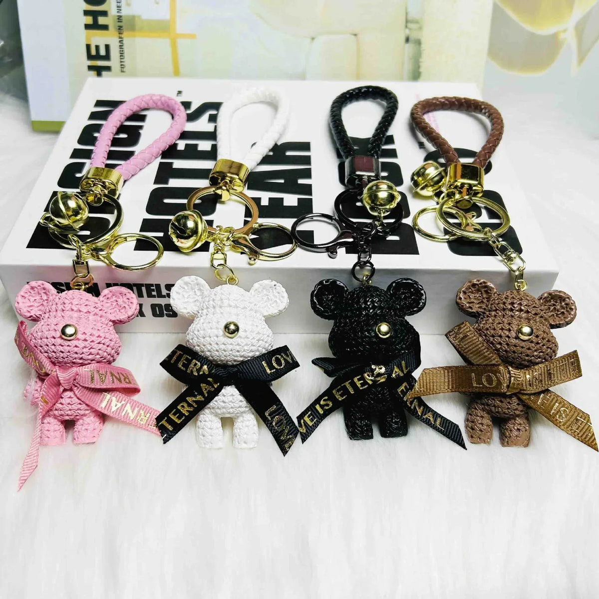 Niedlicher Taschenanhänger, Accessoire in Gold mit Teddybär-Anhänger