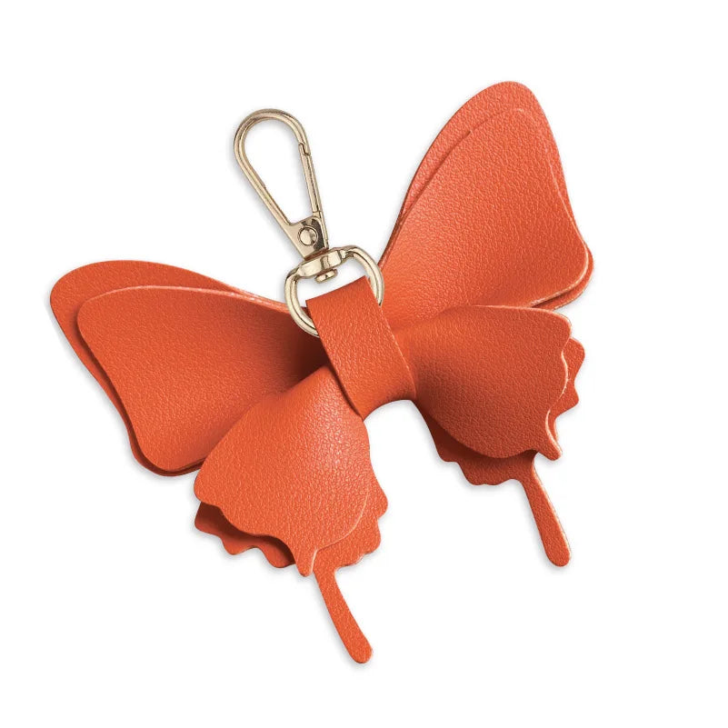 Niedlicher Taschenanhänger, Schlüsselanhänger in Gold mit Schmetterling-Anhänger
