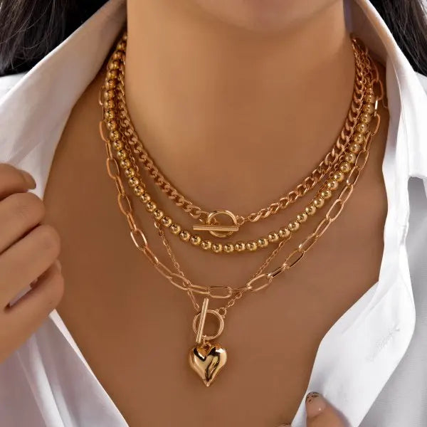 Elegante Halsketten mit Anhängern in Gold, zeitlos und elegant
