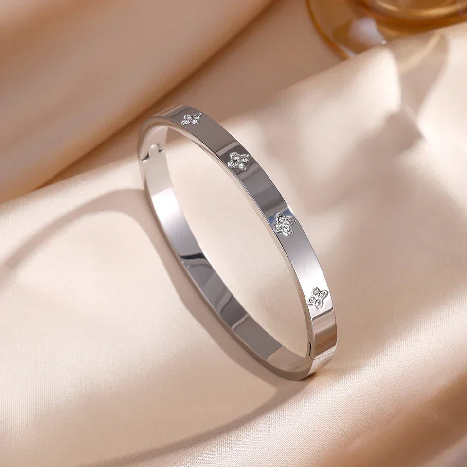 Elegante Armreife in verschiedenen Designs
