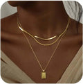 Elegante, dreireihige Halskette mit Anhänger in Gold, zeitlos und elegant