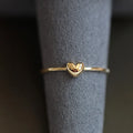 Eleganter, feiner Ring mit kleinem Herz