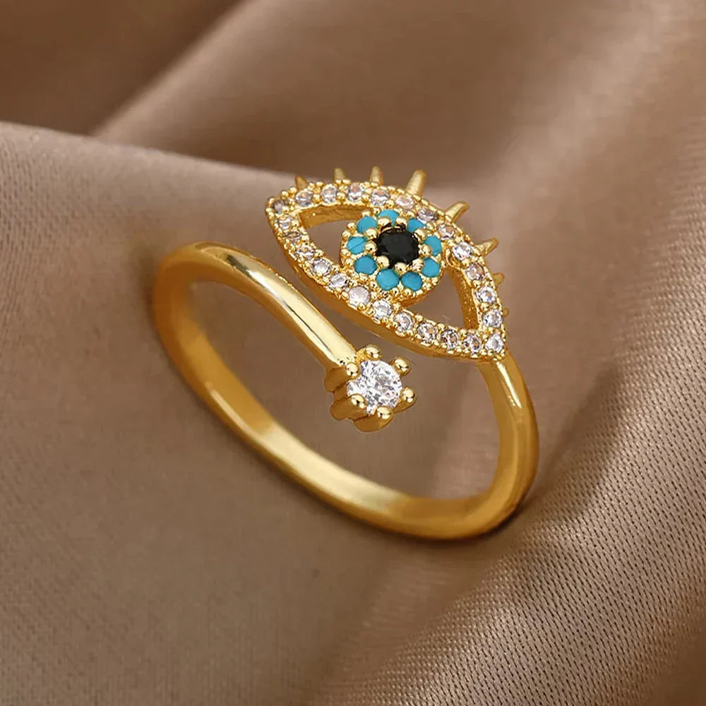 Elegante Ringe in Gold, verschiedene Designs
