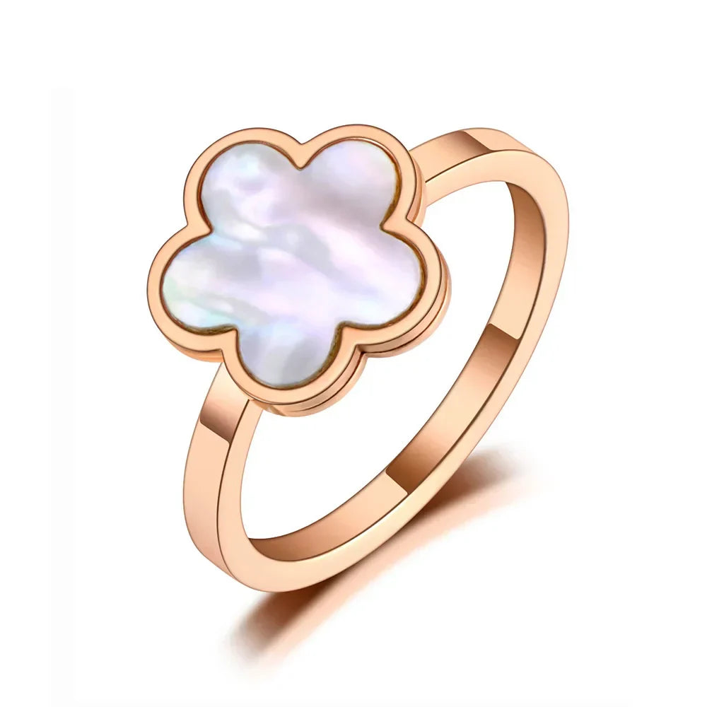 Wunderschöner Ring, Ohrringe, Armband und Halskette mit filigranen Blumen