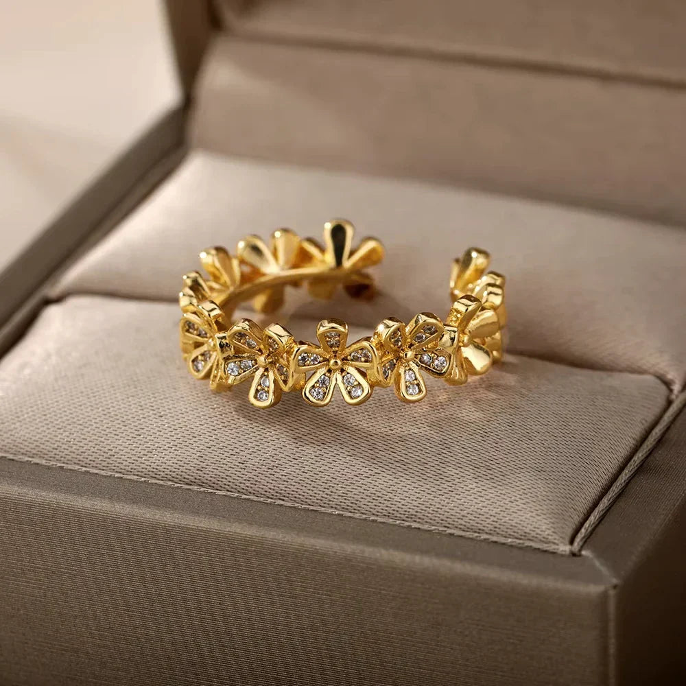 Elegante Ringe in Gold, verschiedene Designs