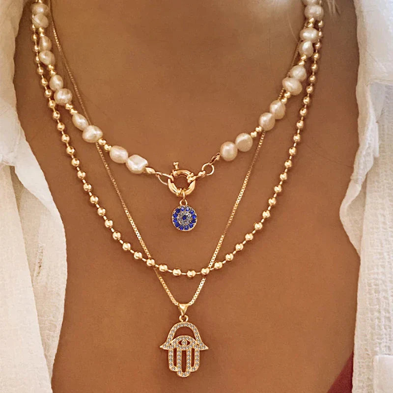 Elegante Halsketten mit Anhängern in Gold, zeitlos und elegant