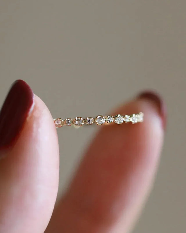 Eleganter, schmaler Ring