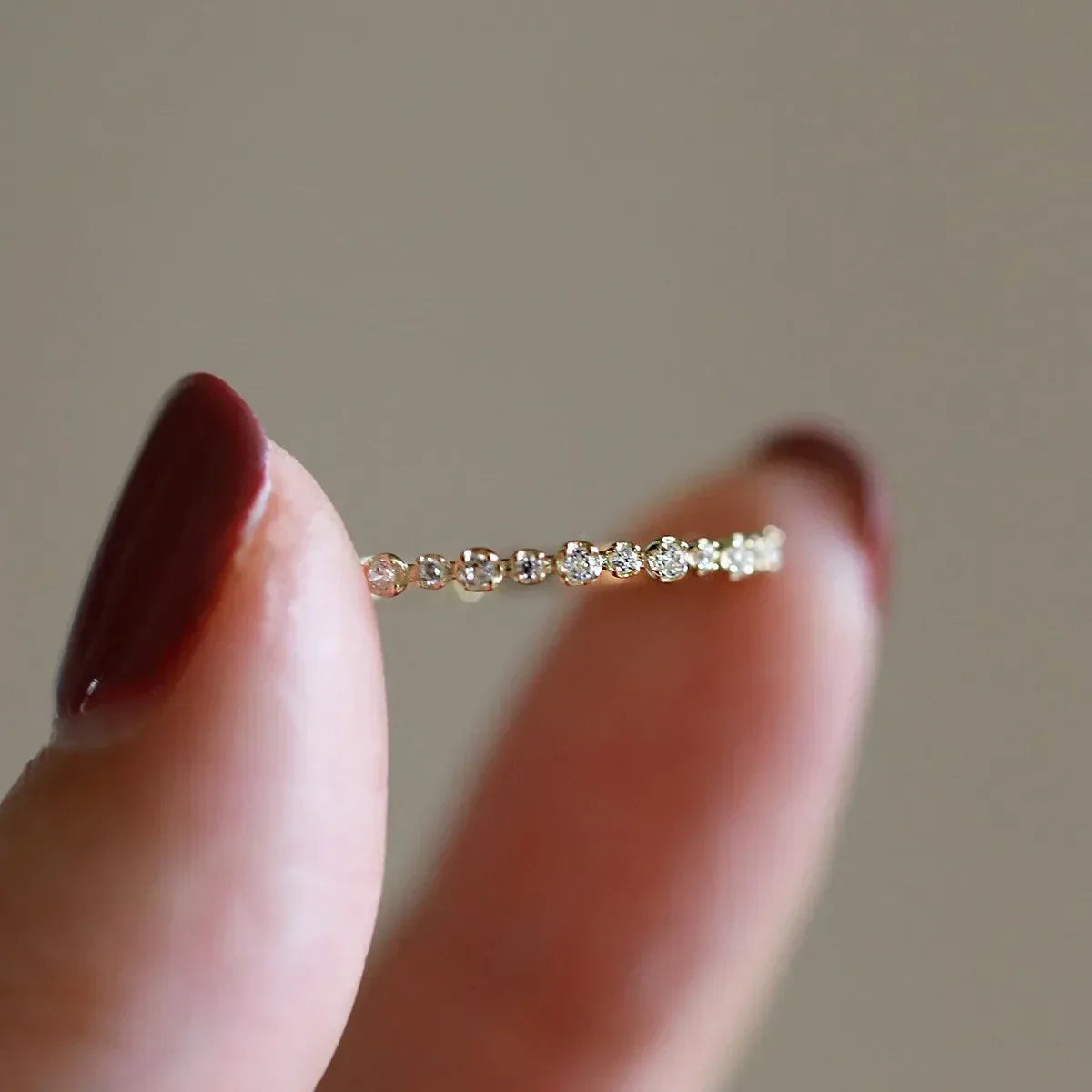 Eleganter, schmaler Ring