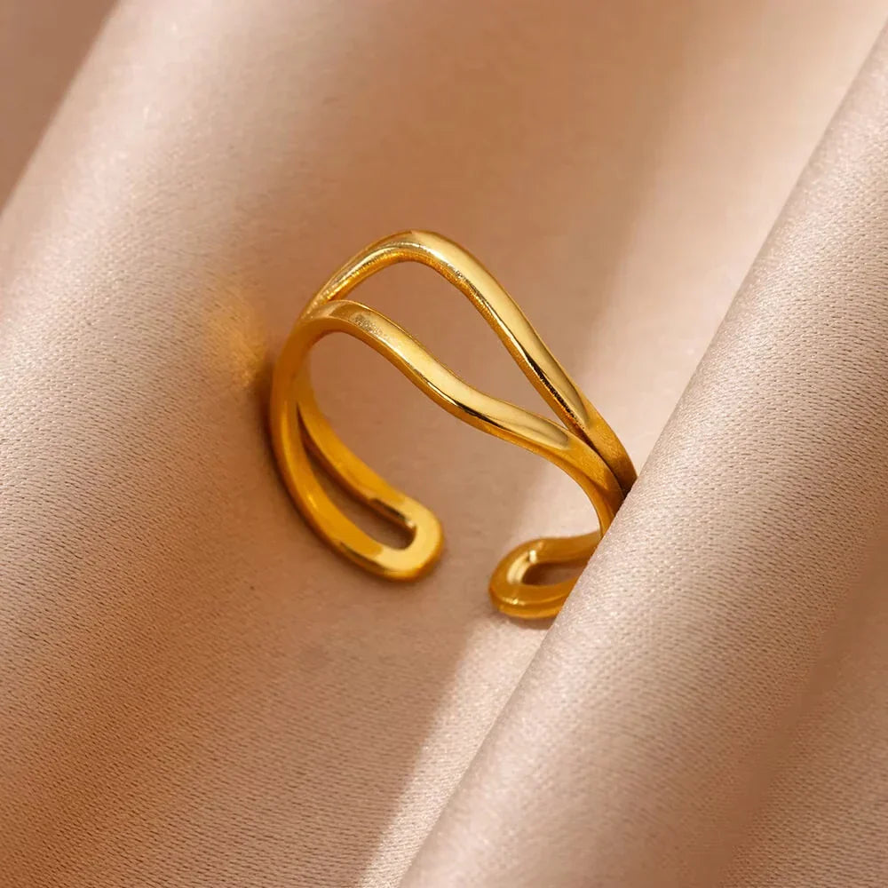 Elegante Ringe in Gold, verschiedene Designs