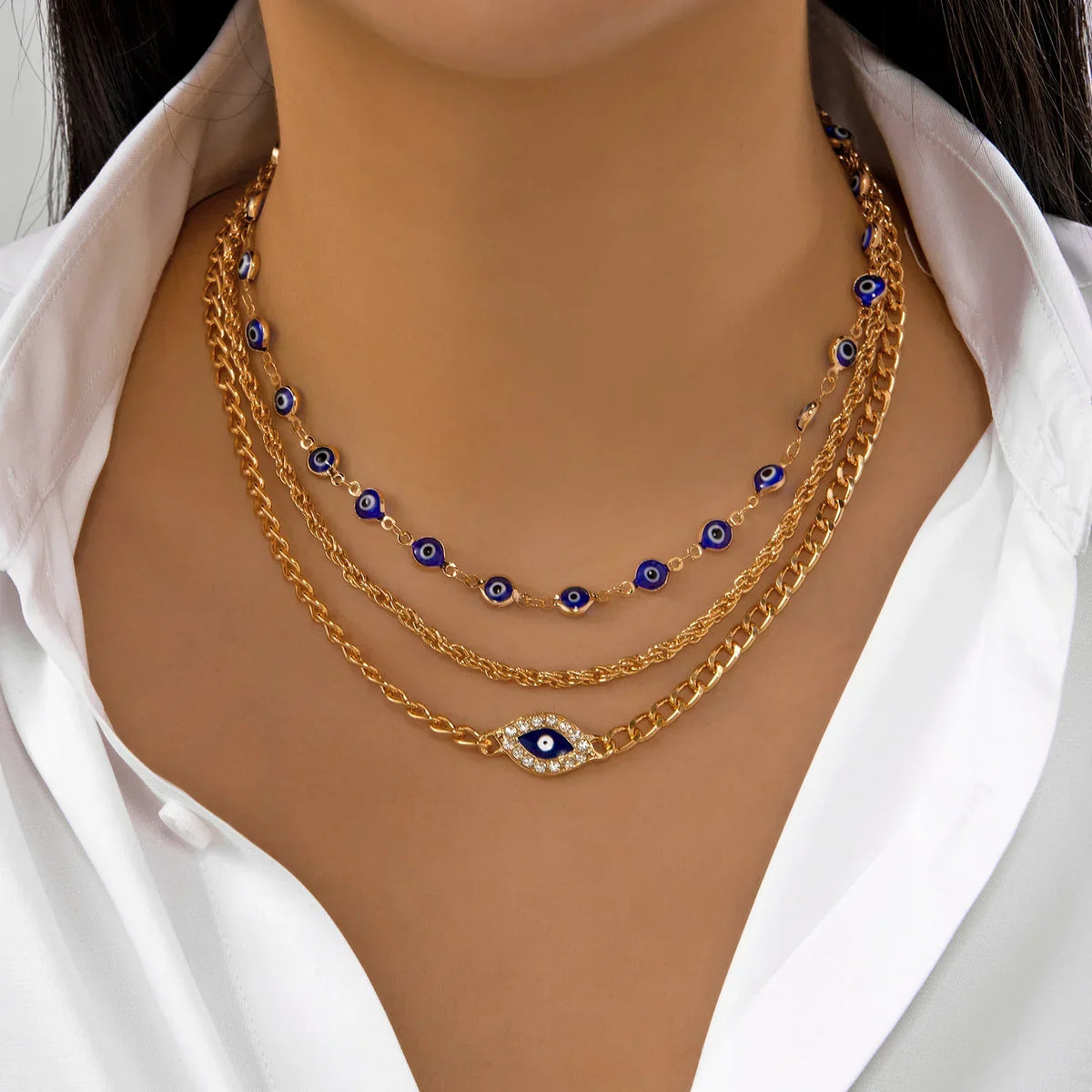 Elegante Halsketten mit Anhängern in Gold, zeitlos und elegant