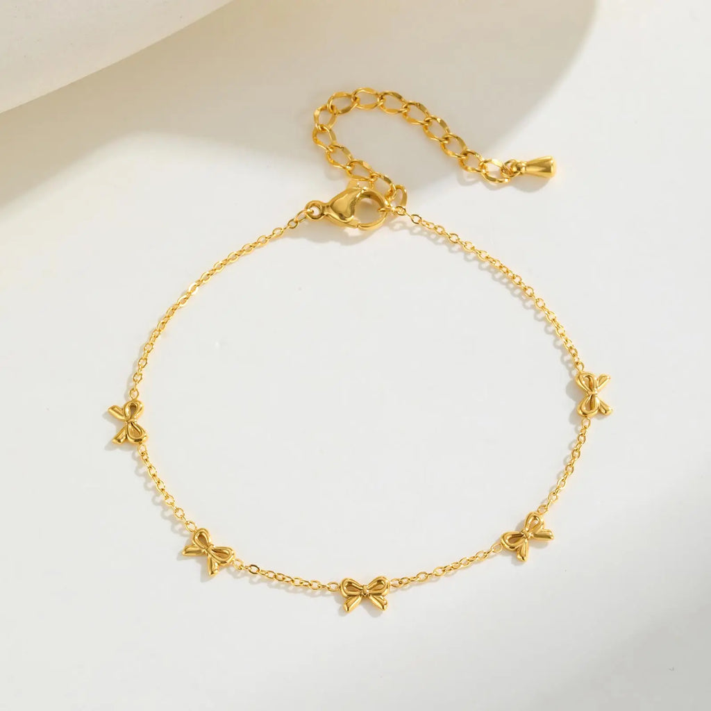 Goldfarbenes Armband mit Schleifen