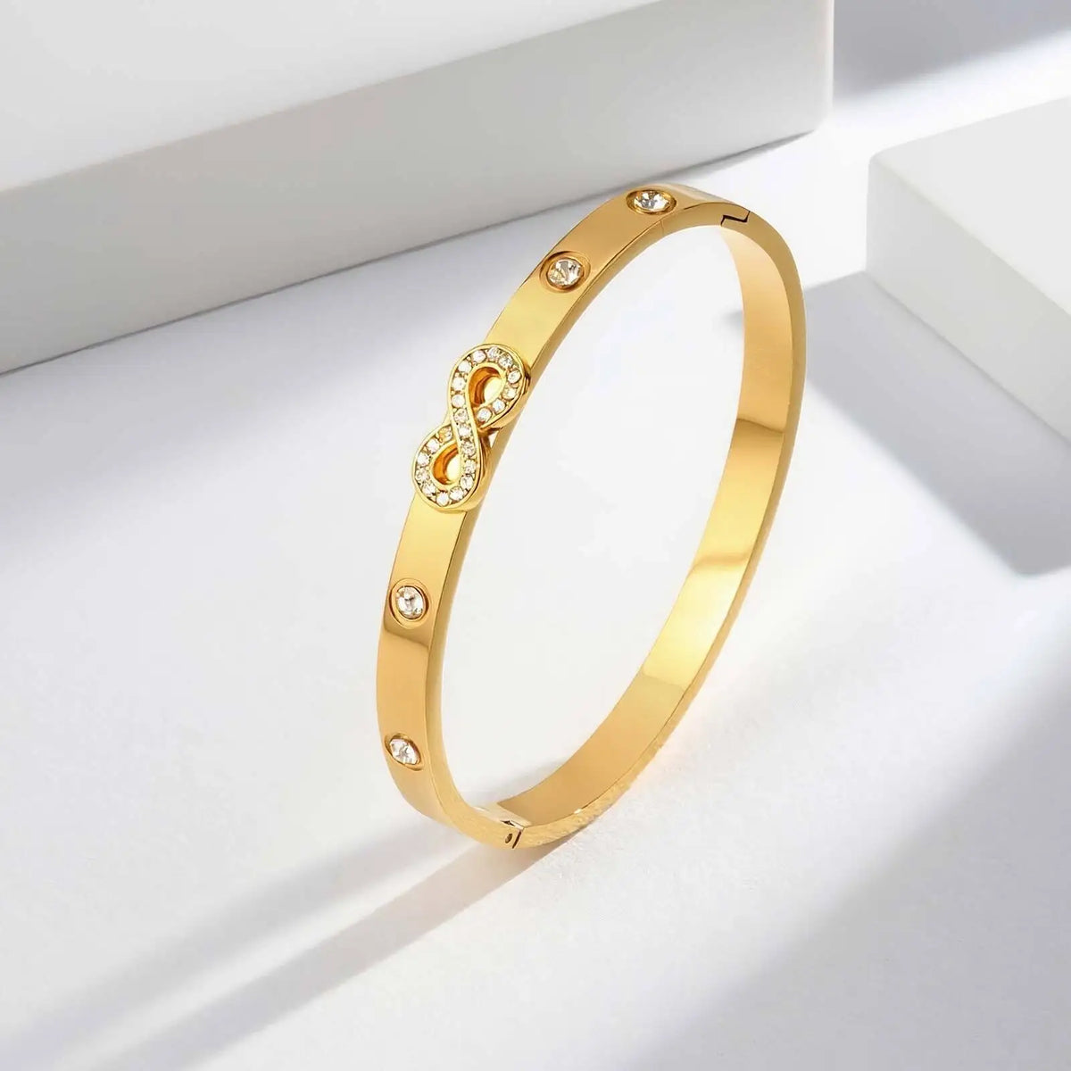 Eleganter Armreif in verschiedenen Designs