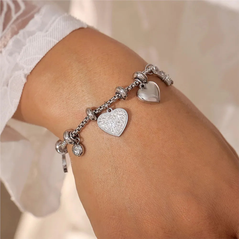 Wunderschönes Bettelarmband/Armkette, mit verschiedenen Charms