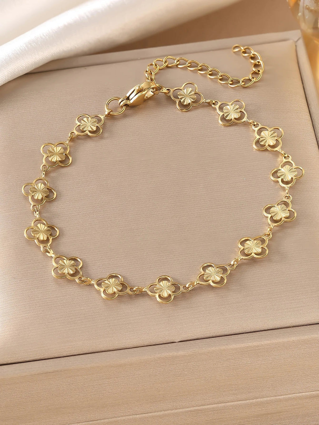 Eleganter Armreif/ elegante Armketten in verschiedenen Designs