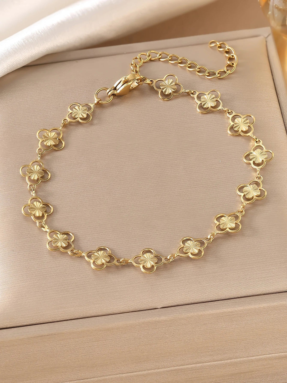 Eleganter Armreif/ elegante Armketten in verschiedenen Designs