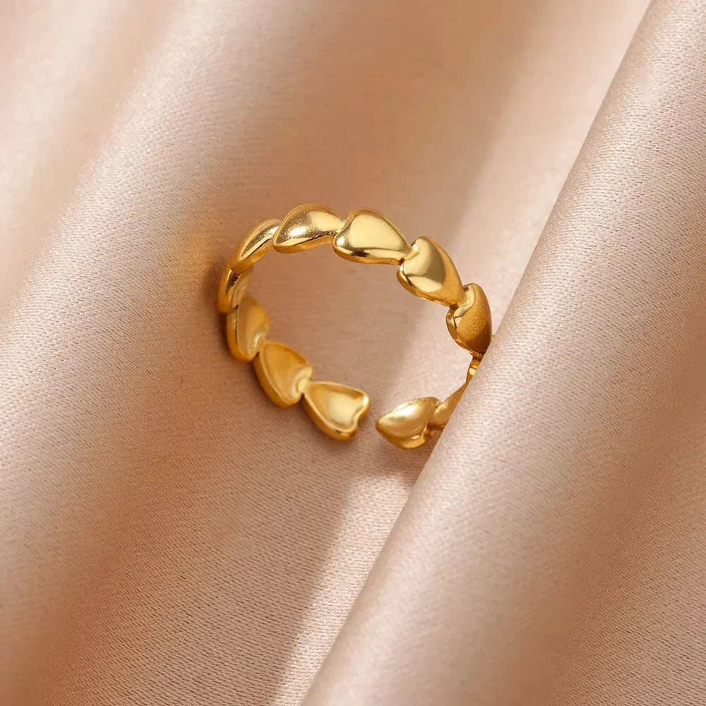 Elegante Ringe in Gold, verschiedene Designs