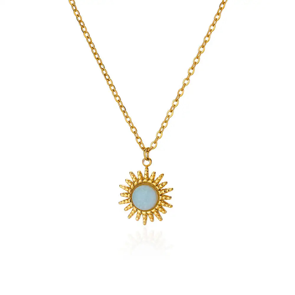 Elegante Halskette in Gold, mit verschiedenen Anhängern