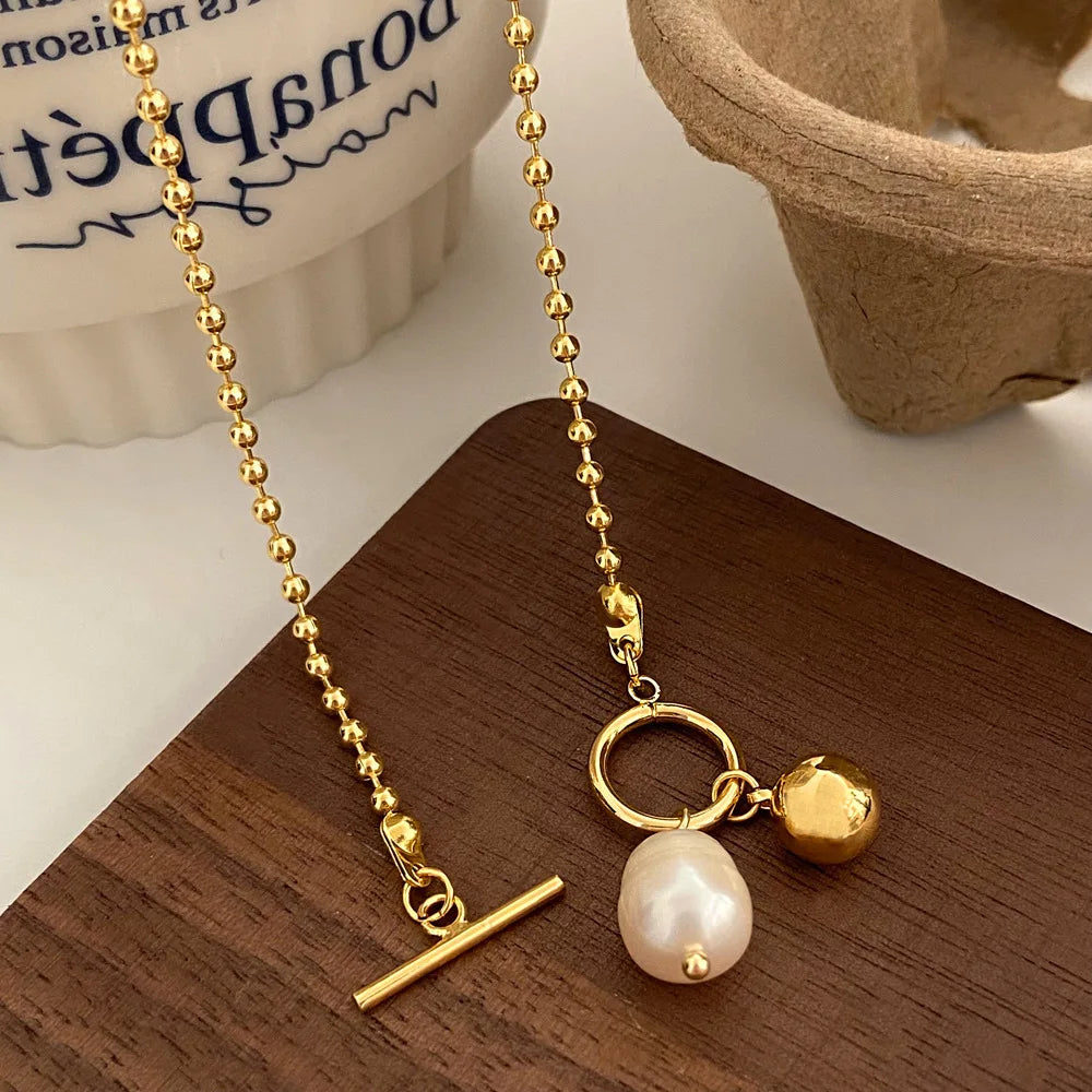 Elegante Halskette in Gold mit Perlenanhänger
