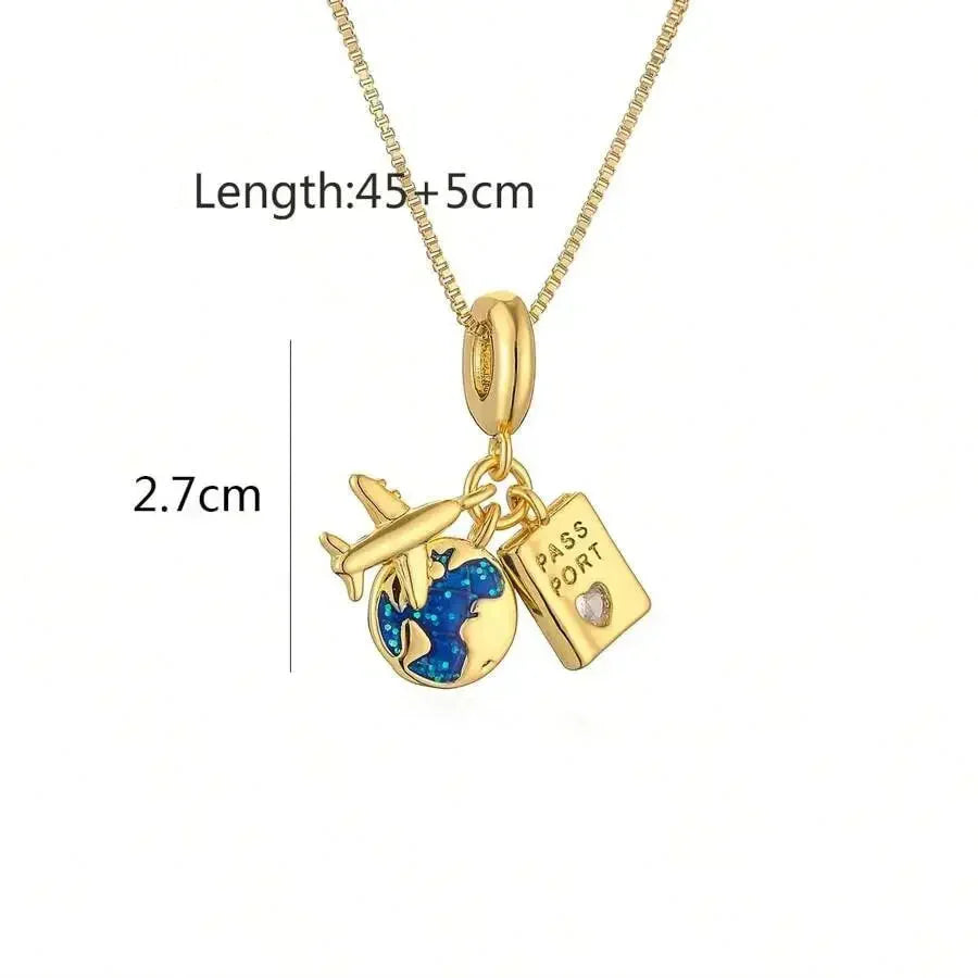 Elegante Halskette mit Reise-Anhängern in Gold