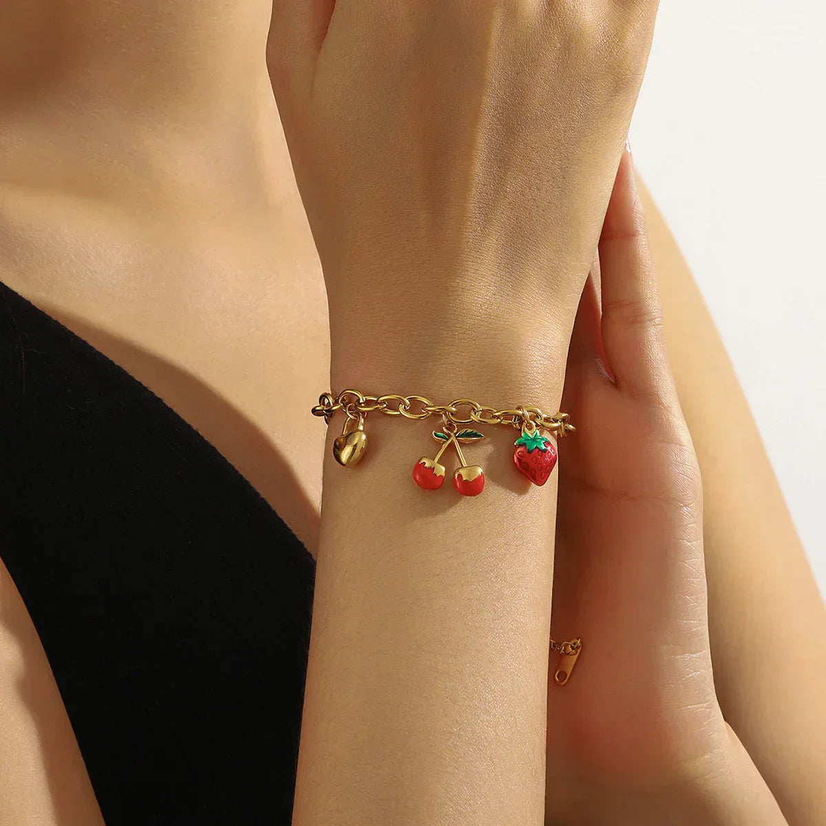 Elegantes Armband mit verschiedenen Motiv - Anhängern