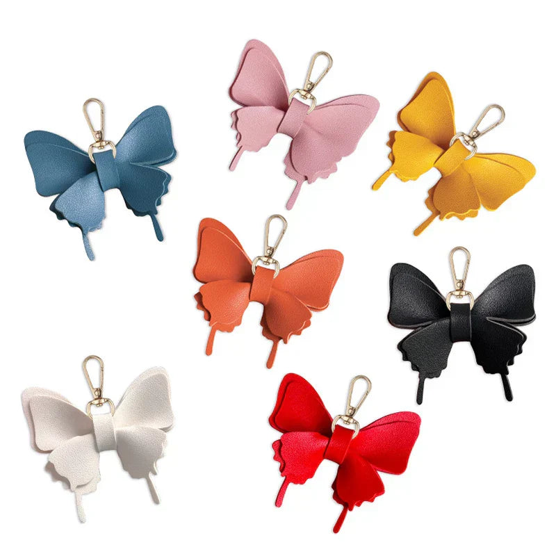 Niedlicher Taschenanhänger, Schlüsselanhänger in Gold mit Schmetterling-Anhänger