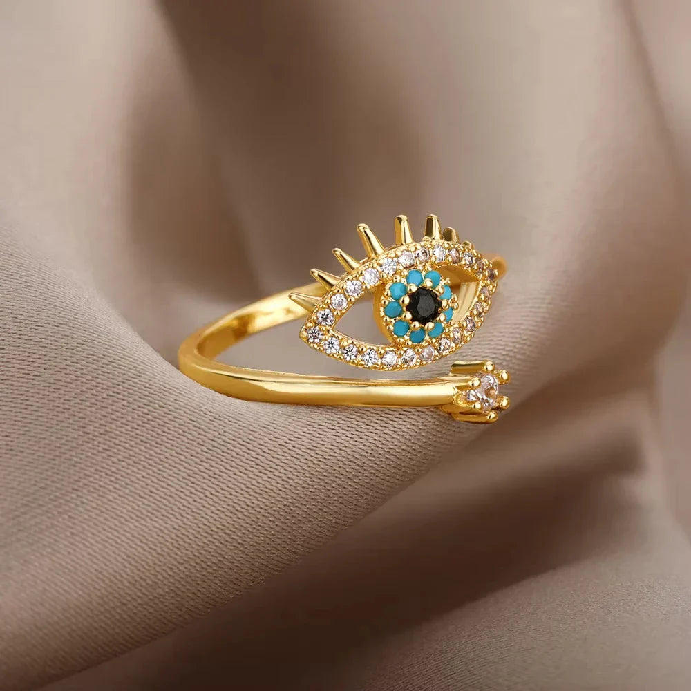Elegante Ringe in Gold, verschiedene Designs