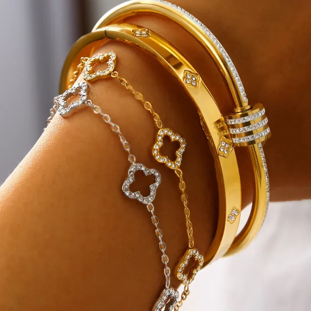 Elegante Armreife oder Armbänder in verschiedenen Designs