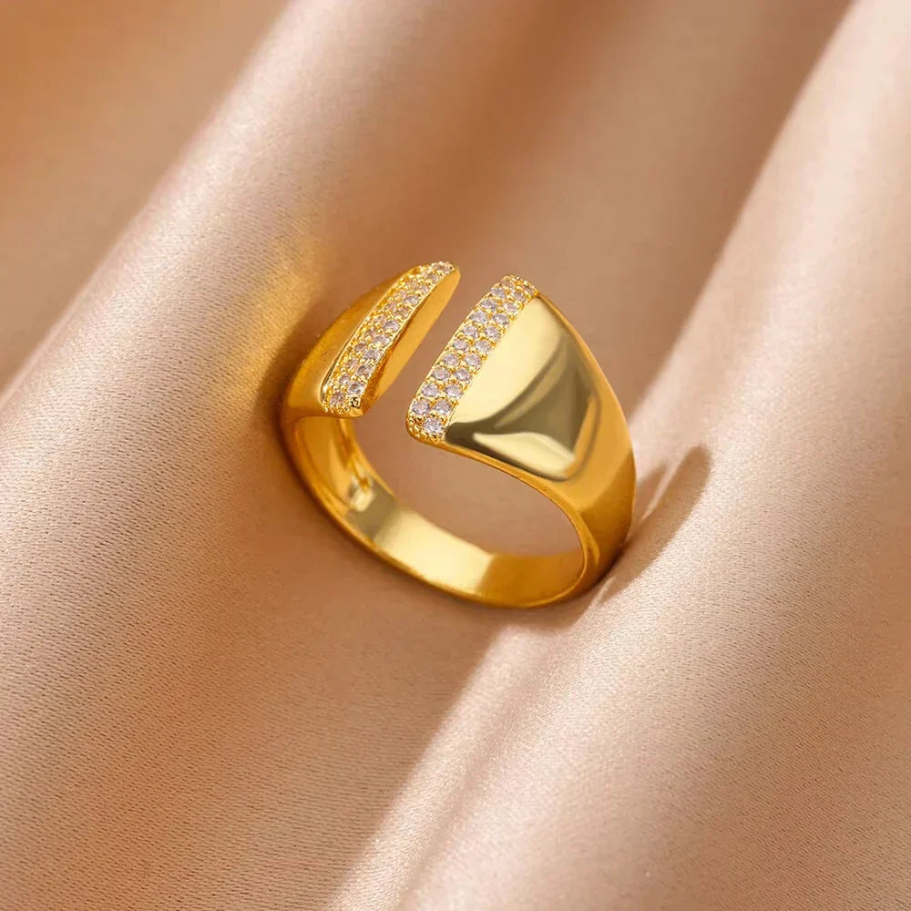 Elegante Ringe in Gold, verschiedene Designs