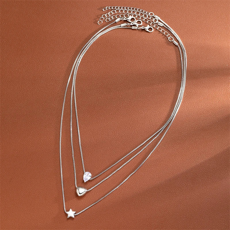 Elegante Halsketten mit Anhängern in Gold, zeitlos und elegant