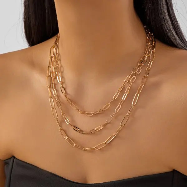 Elegante Halsketten mit Anhängern in Gold, zeitlos und elegant