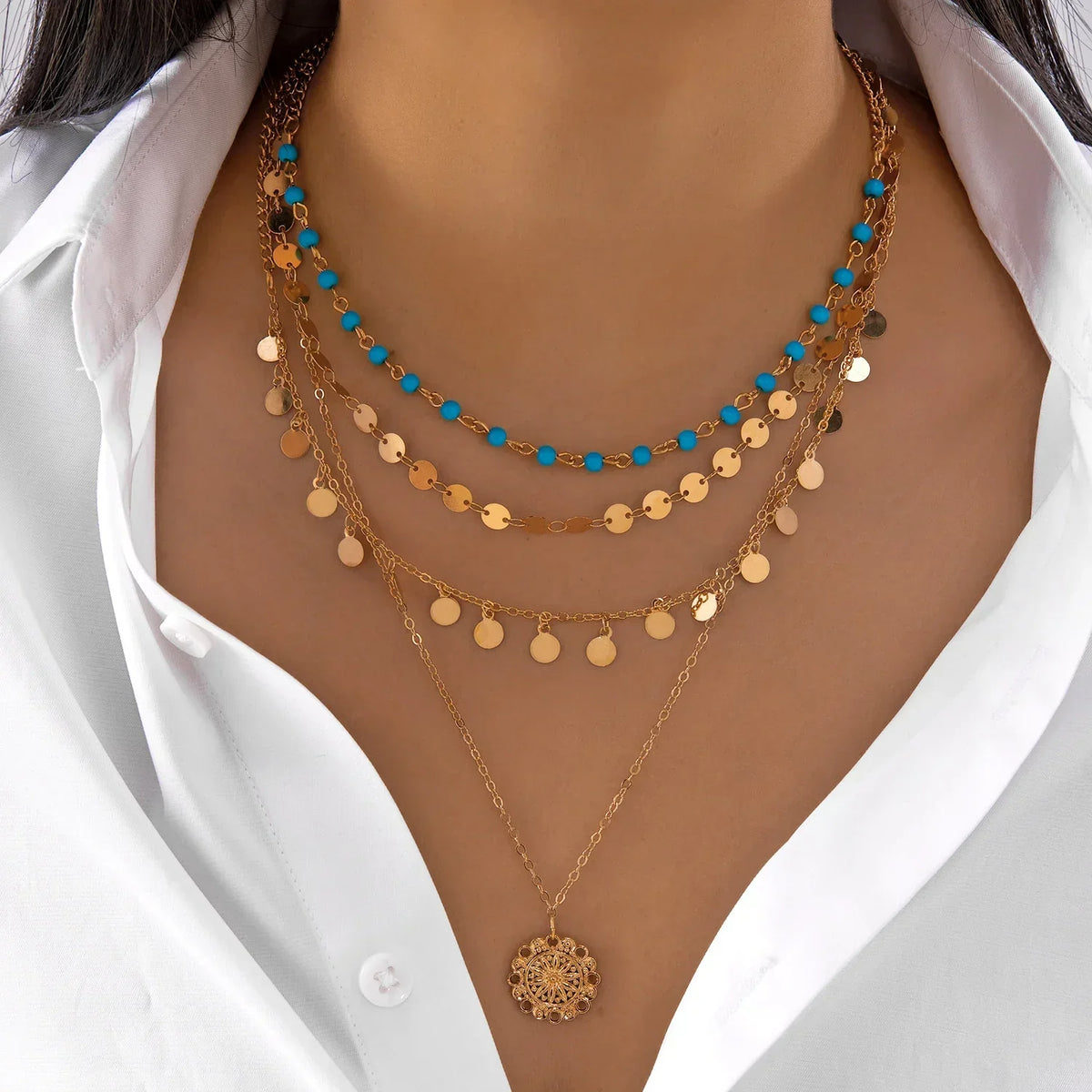 Elegante Halsketten mit Anhängern in Gold, zeitlos und elegant