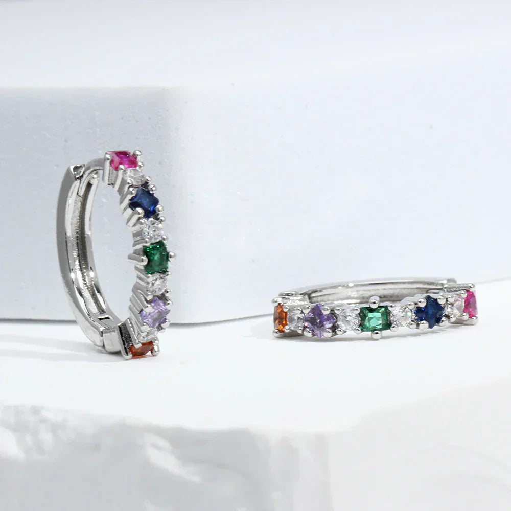 Elegante, kleine Creolen Ohrringe