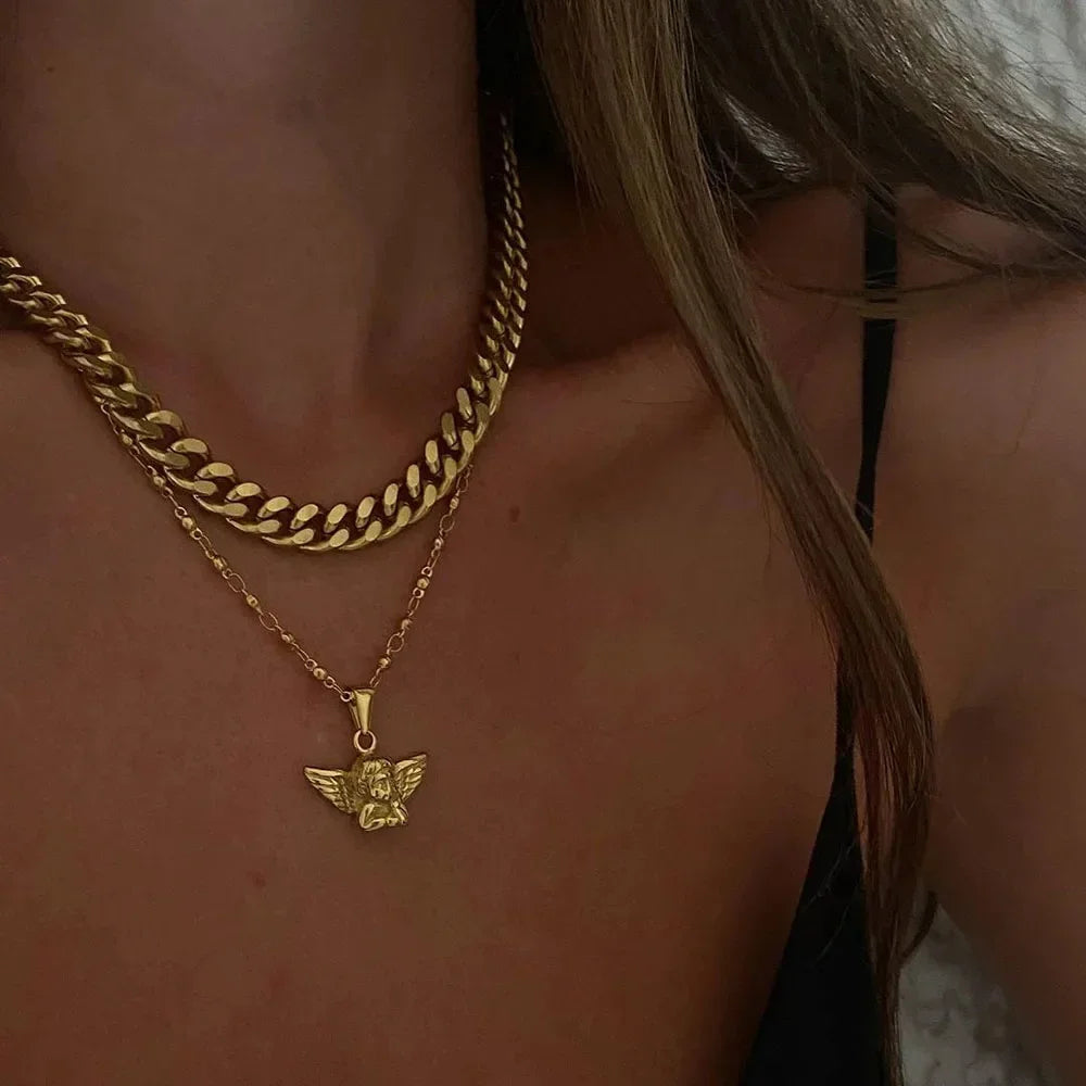 Boho Halsketten mit verschiedenen Anhängern in Gold