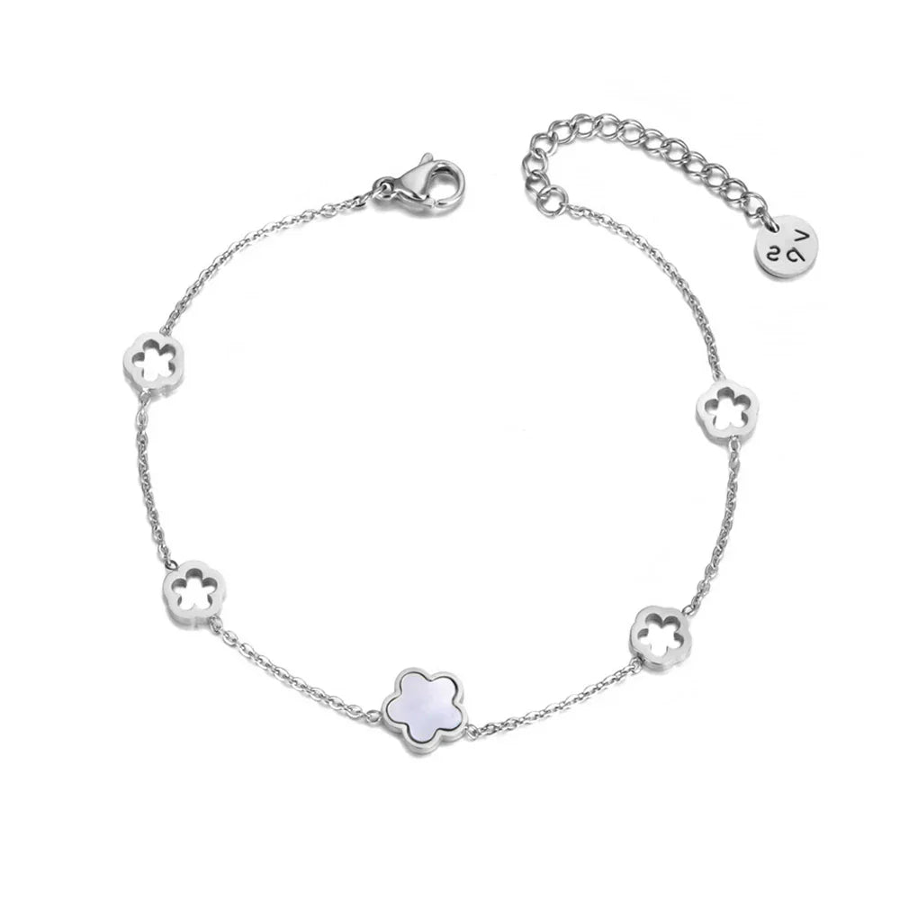 Wunderschöner Ring, Ohrringe, Armband und Halskette mit filigranen Blumen