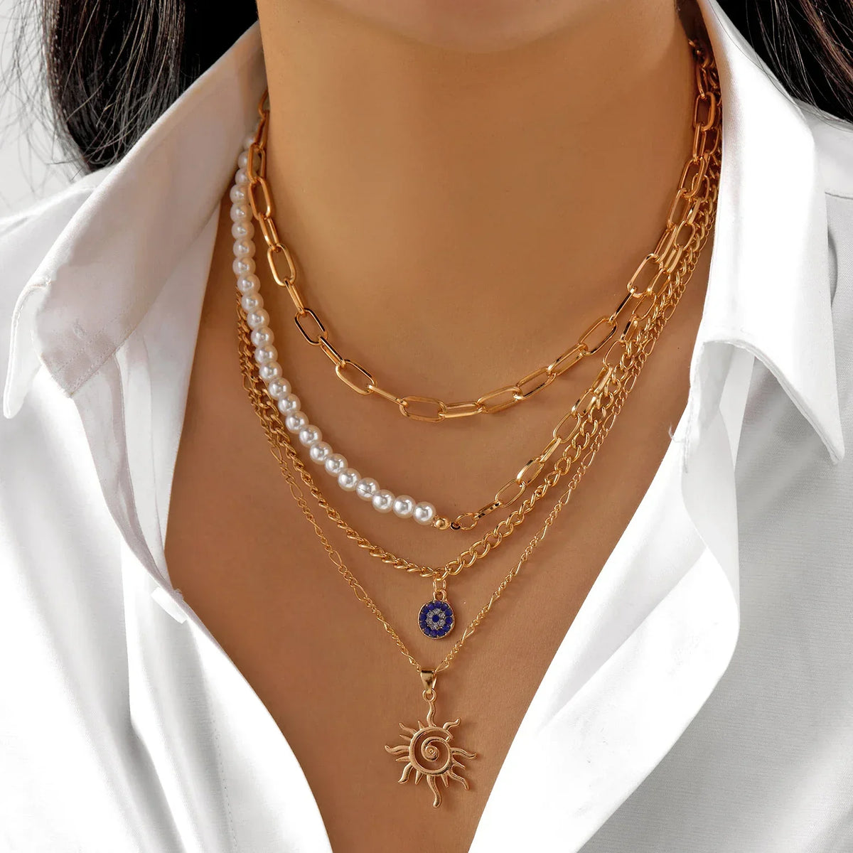 Elegante Halsketten mit Anhängern in Gold, zeitlos und elegant