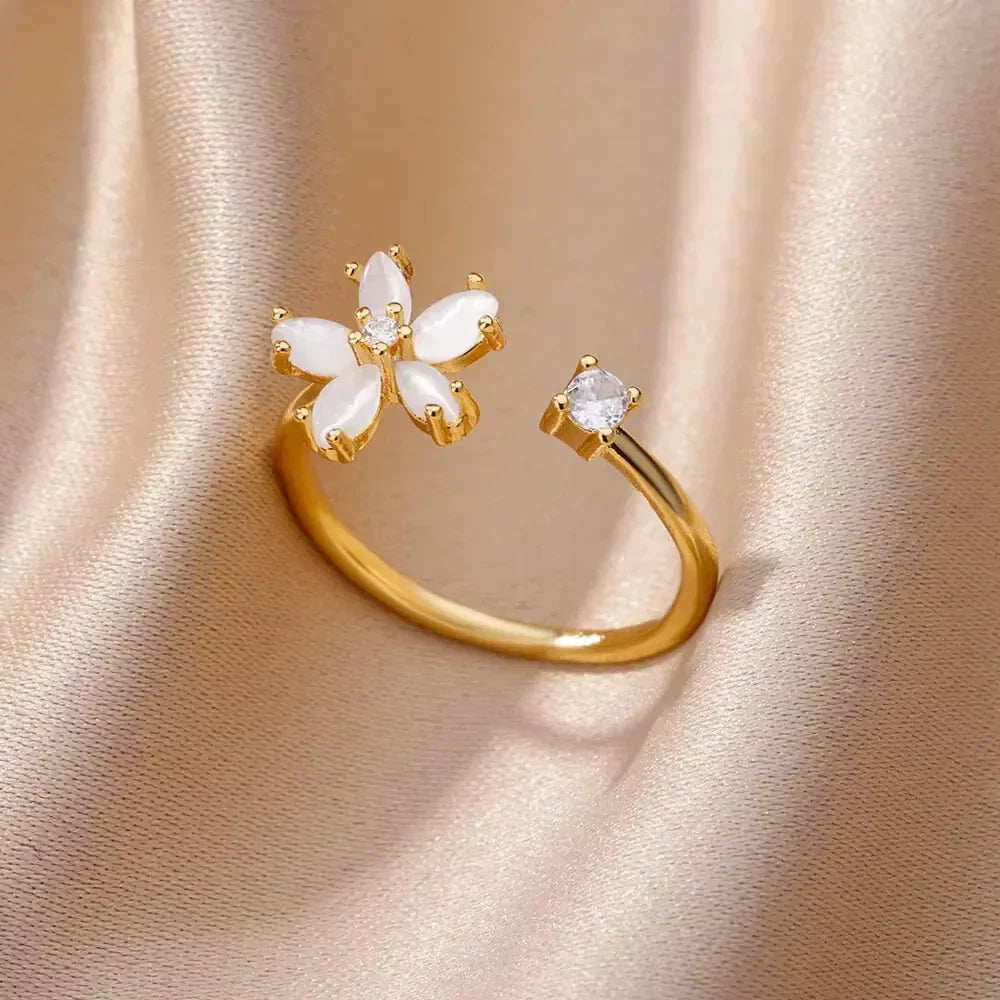 Elegante Ringe in Gold, verschiedene Designs