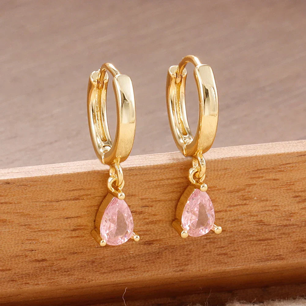 Elegante, kleine Creolen Ohrringe mit verschiedenen Anhängern