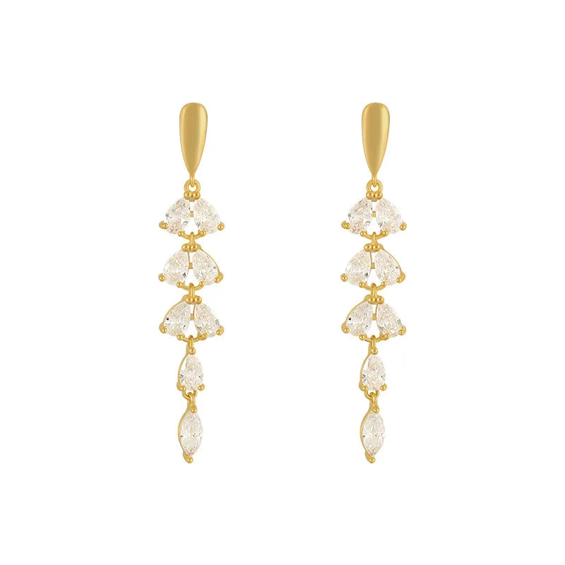 Elegante Ohrringe, mit glitzernden Steinen