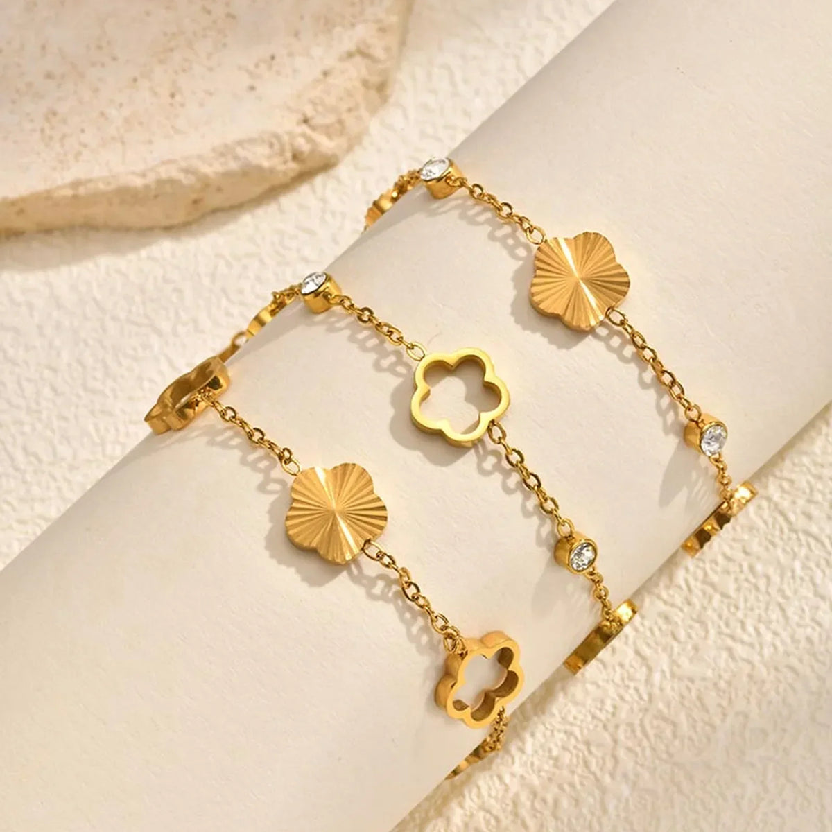 Elegante Armkette/ Armband in Gold, mit verschiedenen Motiven