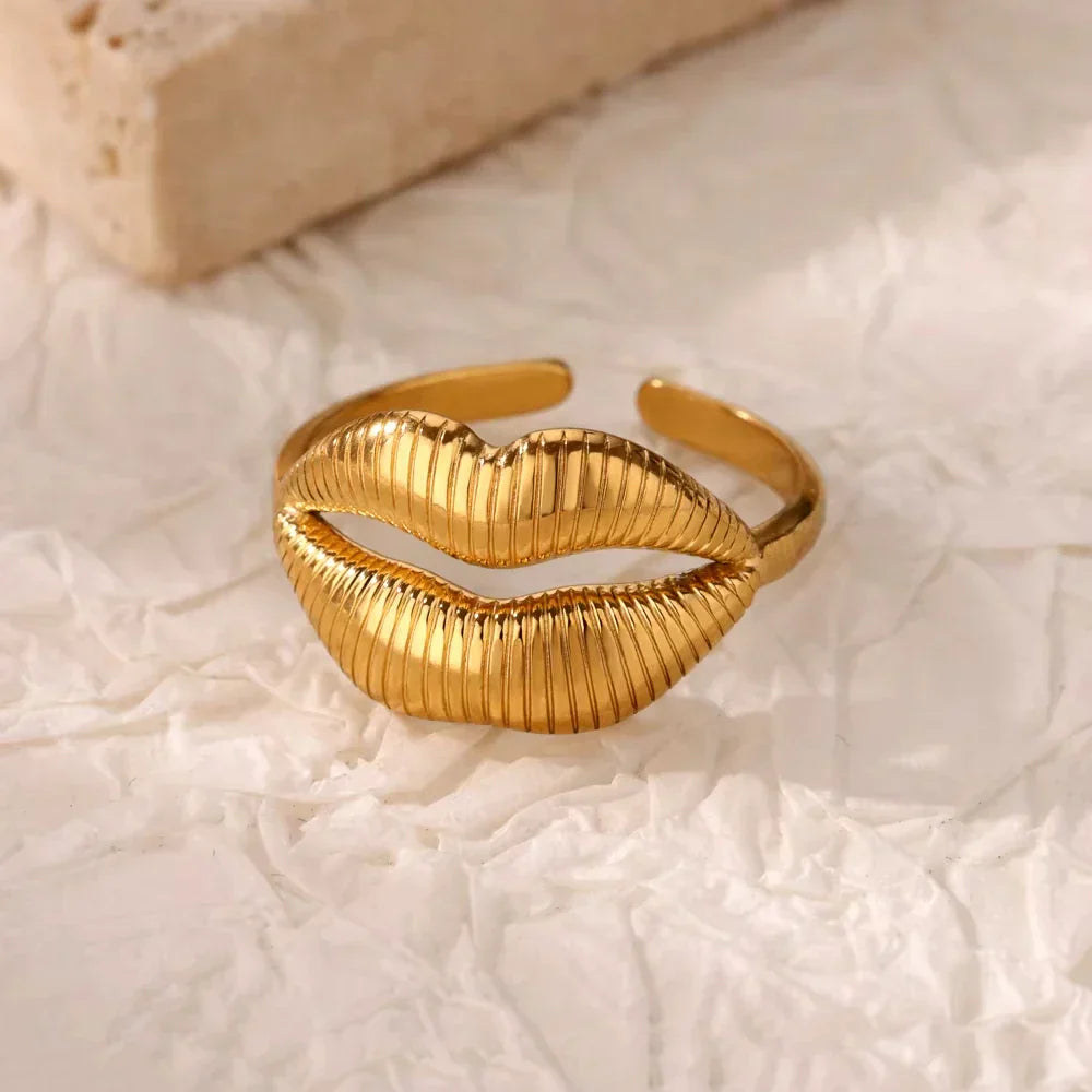 Elegante Ringe in Gold, verschiedene Designs