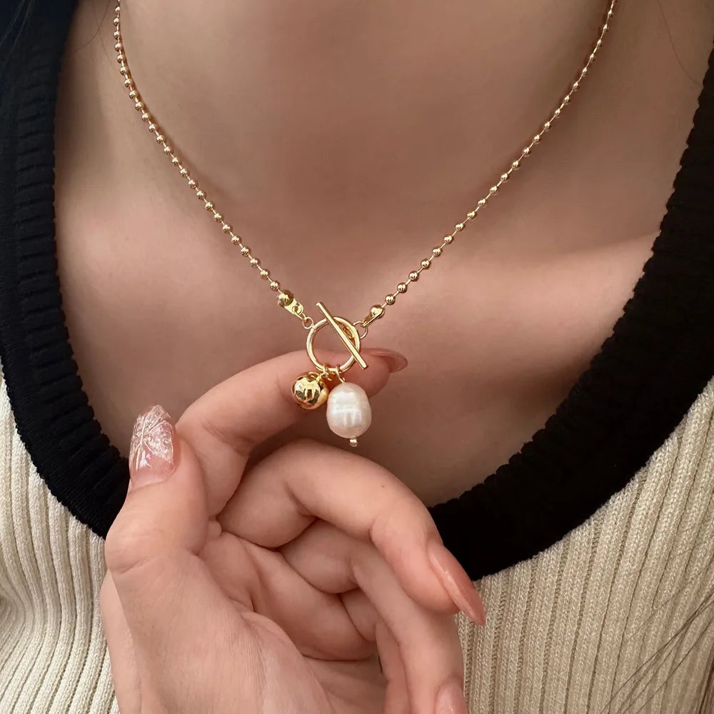 Elegante Halskette in Gold mit Perlenanhänger