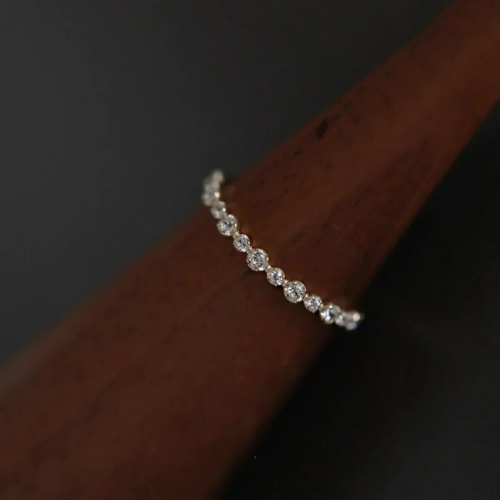 Eleganter, schmaler Ring
