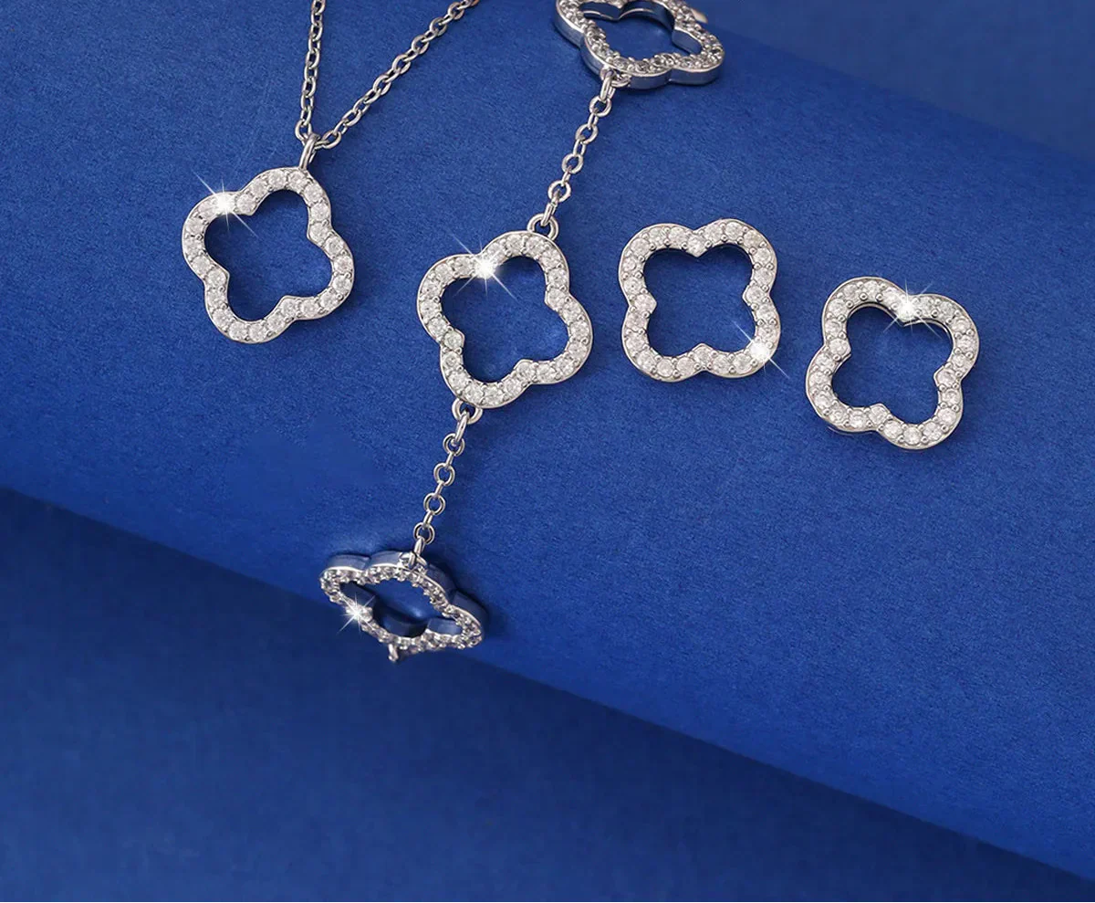 Wunderschönes Set - Ohrringe, Armband und Halskette mit filigranen Glitzer - Blumen