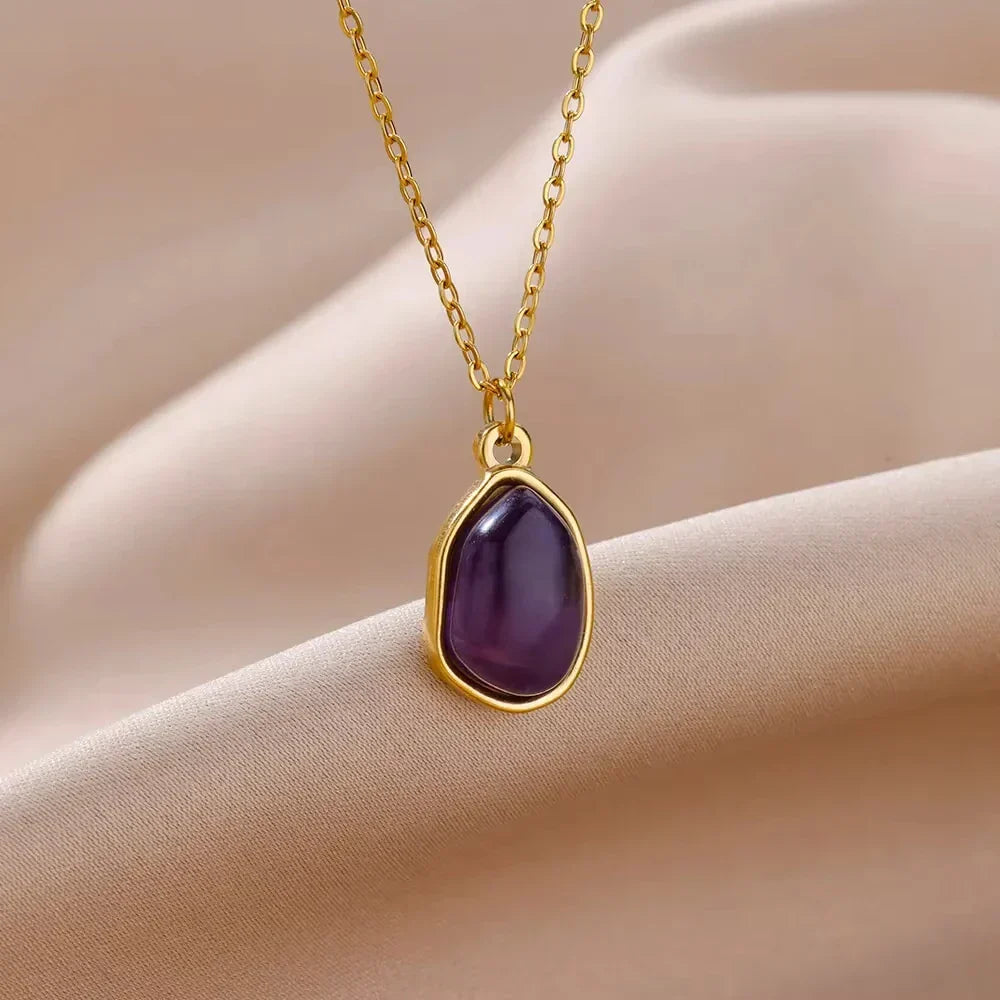 Elegante Halskette mit verschiedenen Edelstein - Anhängern
